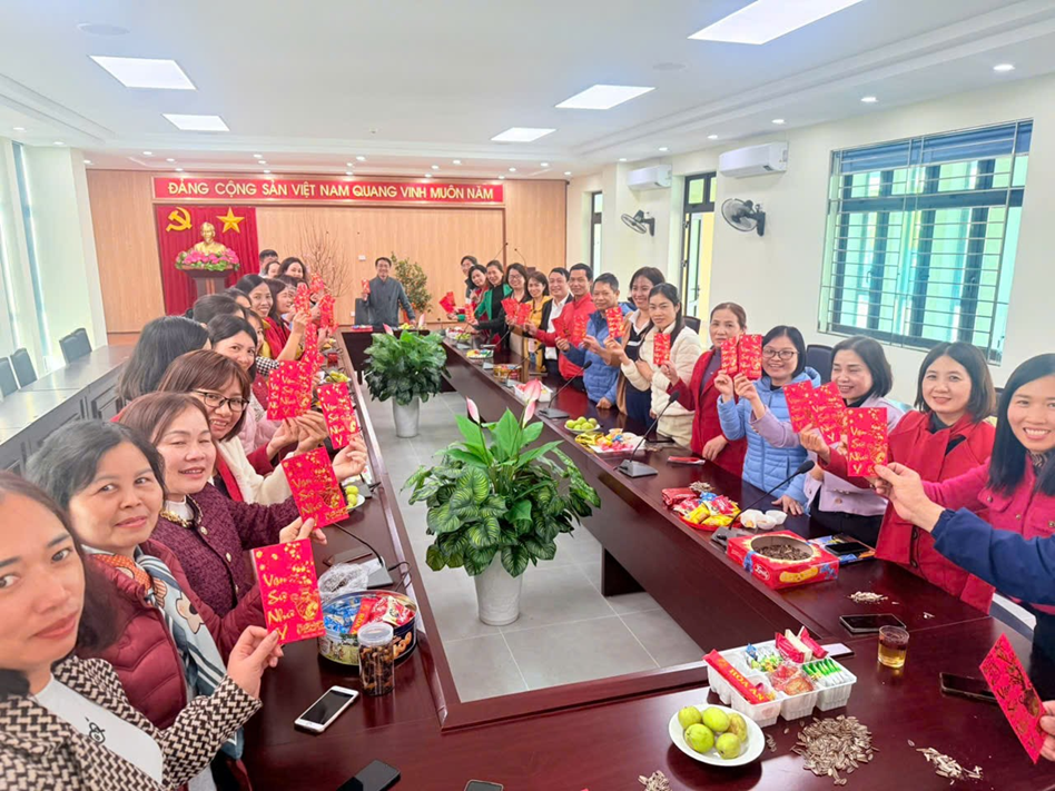 Sắc đỏ ngày khai xuân năm 2025 trường THCS xã Thanh Xương!